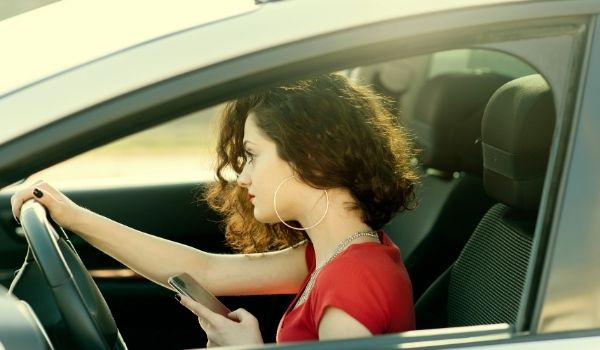teen driver - dangers of distracted driving